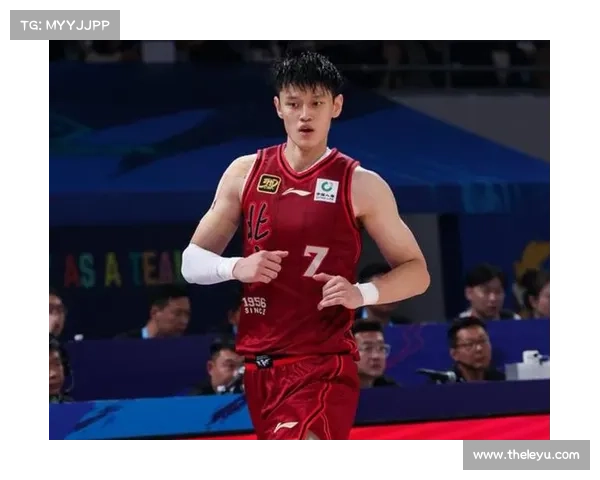 曾凡博荣膺NBA发展联盟最佳防守球员场均3.2盖帽成亮点 曾凡博荣膺NBA发展联盟最佳防守球员场均3.2盖帽成亮点